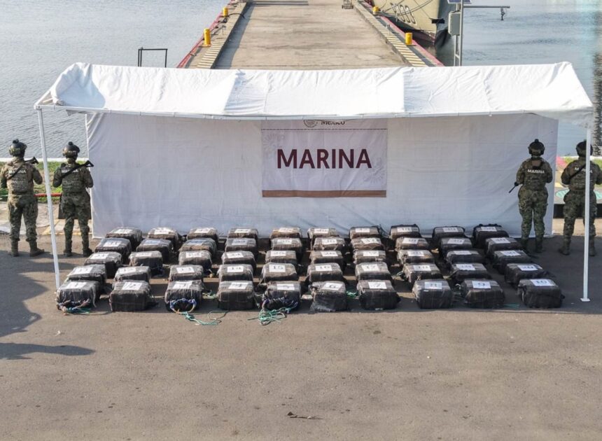 Marina asegura 1.5 toneladas de cocaína y detiene a 5 personas en costas de Chiapas