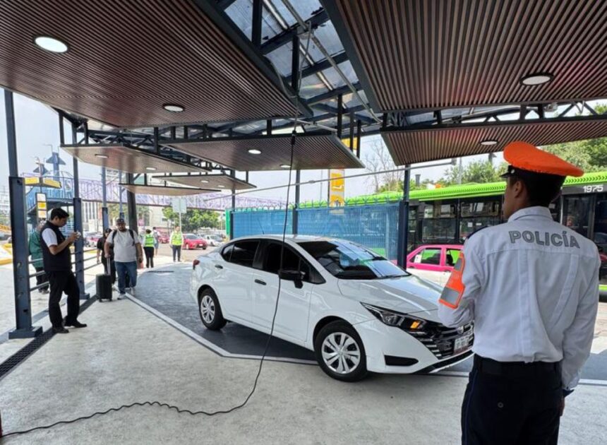 “Ya nos dejan trabajar”: Taxis por aplicación operan sin problema en el AICM