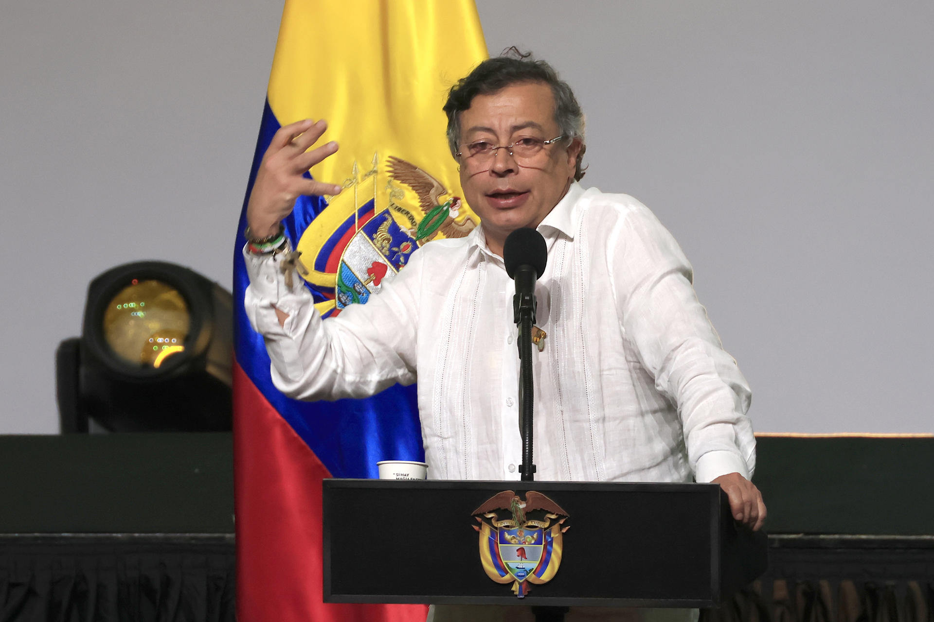 Petro denuncia “muchas irregularidades” en reñida segunda vuelta en Colombia