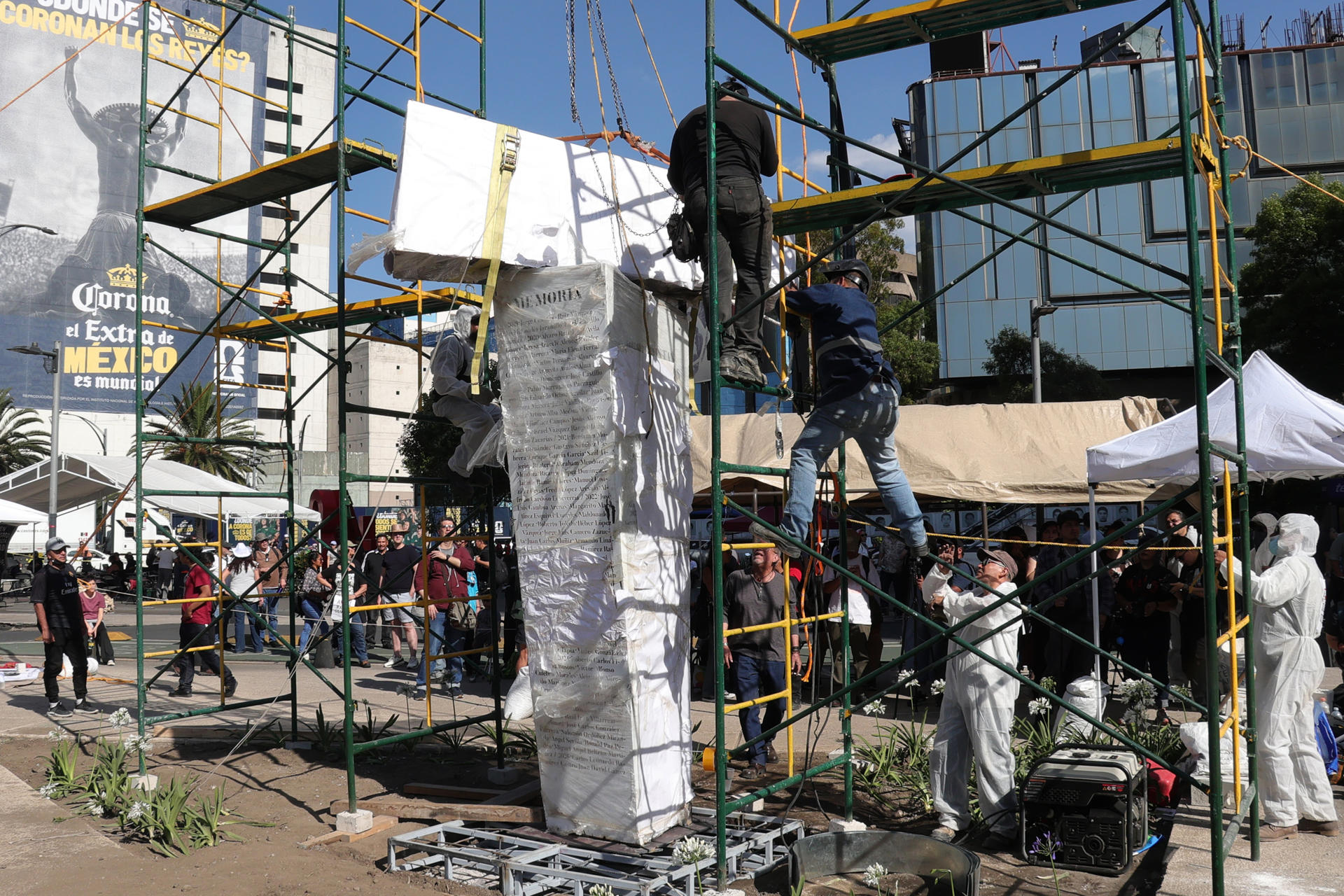 Instalan antimonumento en memoria de periodistas asesinados en México