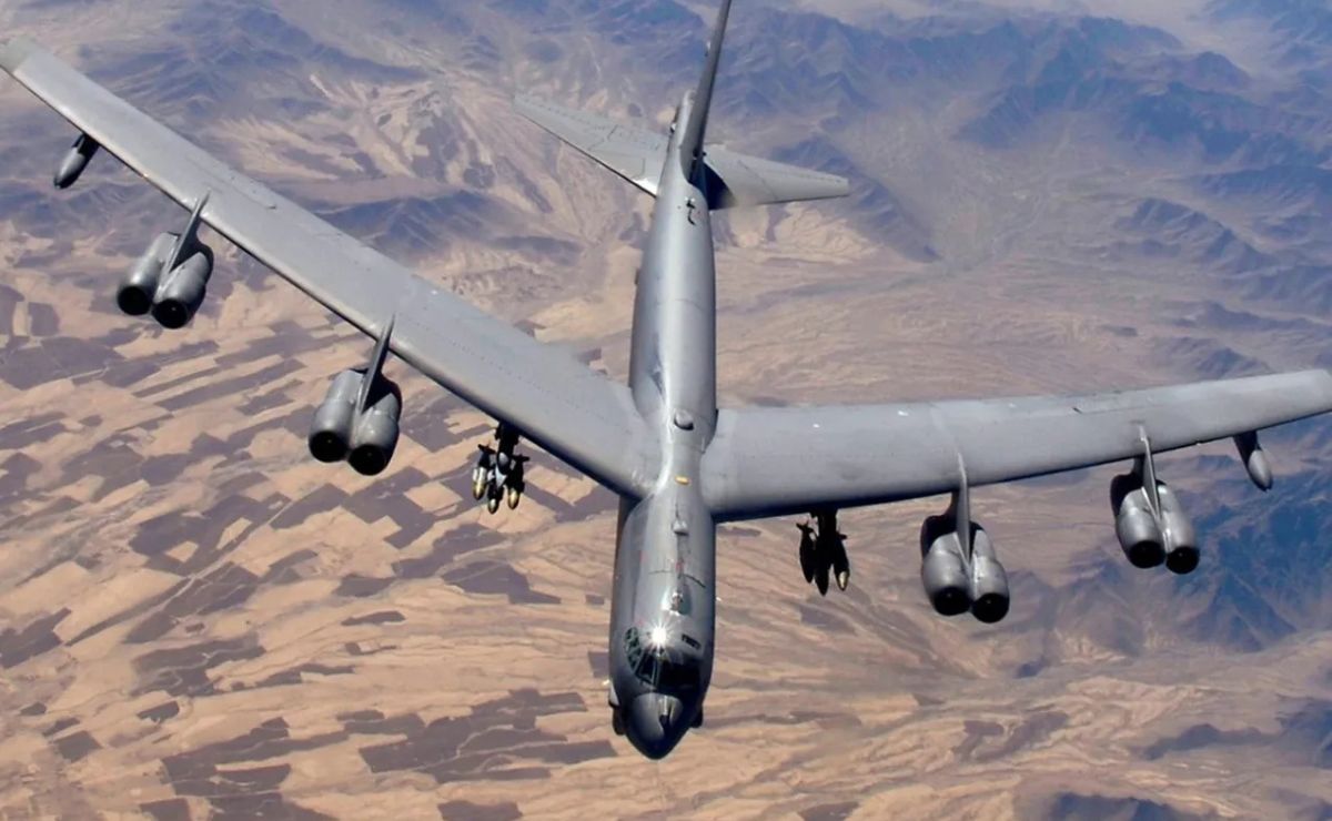 Se estrella un bombardero estadounidense B-52 en California
