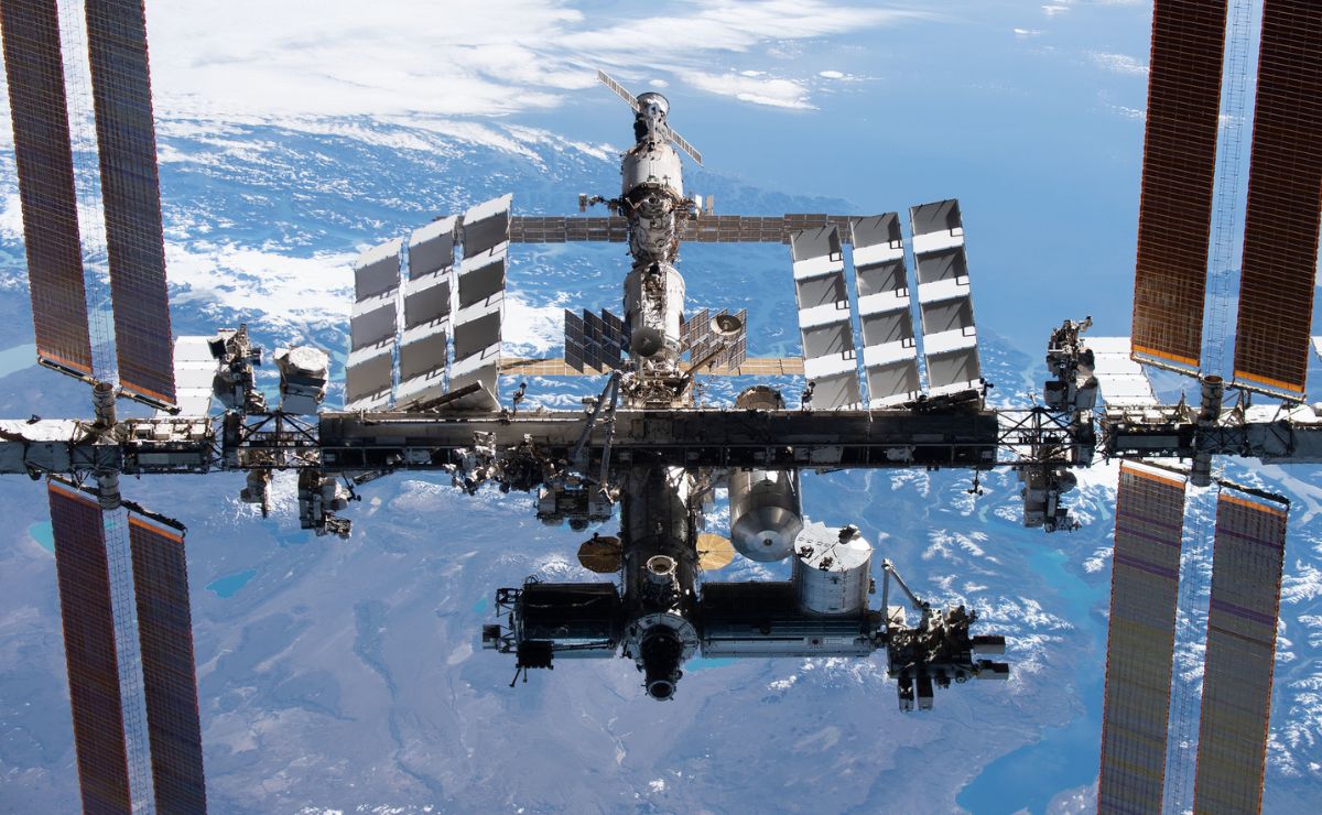 Fuga de aire amenaza la EEI; NASA podría evacuar a la tripulación